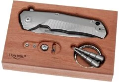 LionSteel TRE BL Titan, Blau -Böker || Spyderco || Cold Steel Verkaufsgeschäft LI TRE BL 08 lionsteel tre v2 li tre bl 08