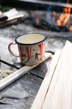 Knivesandtools Enamel Mug E-MG-L-01, Large 10 Cm, Emaille-Tasse -Böker || Spyderco || Cold Steel Verkaufsgeschäft knivesandtools enamelware 06